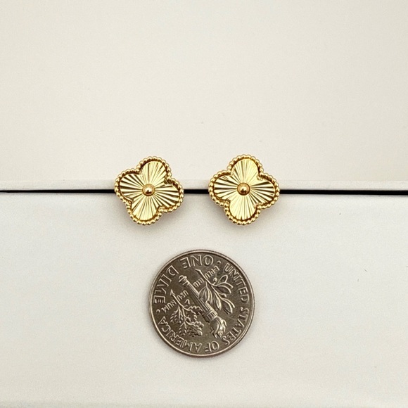 Gold Clover Stud Earrings 925 Sterling Silver 14k Gold Color - Picture 5 of 13